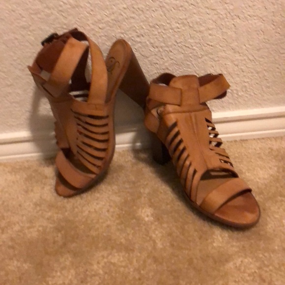 Shoes - Picture 2 of 3